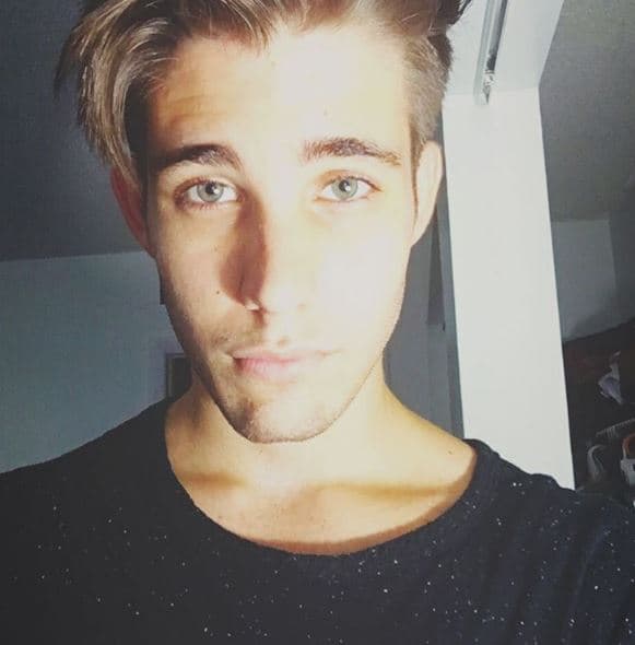 Actualmente, trabaja en un restaurante mexicano.