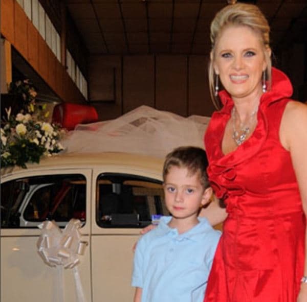 Gracias a una indiscreción de la conductora Inés Gómez Mont en el programa Ventaneando fue que supimos que el padre de Nicolás, hijo de la actriz Erika Buenfil, es Ernesto Zedillo Jr, hijo del ex presidente de México. Sin embargo, la actriz reveló en una entrevista para W Radio que Zedillo no veía ni mantenía a su pequeño.