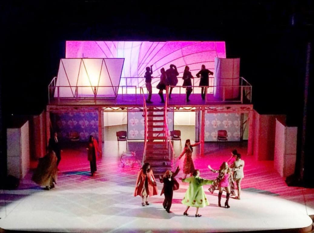 El 30 de marzo de este 2017 se alzó el telón para
<b><a href="http://www.univision.com/programas/novelas/el-elenco-de-yo-soy-betty-la-fea-regresa-con-el-mismo-elenco-al-teatro-en-colombia">'Betty la fea en teatro'</a></b>, desde la primera función ha tenido boletos agotados.