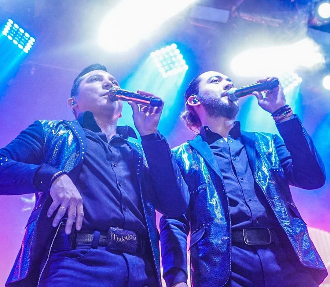 “No queda de otra más que seguir adelante y ser feliz disfrutando lo que hacemos, gracias a todos y aquí andaremos haciendo ruido. Nos vemos pronto”, concluyó.