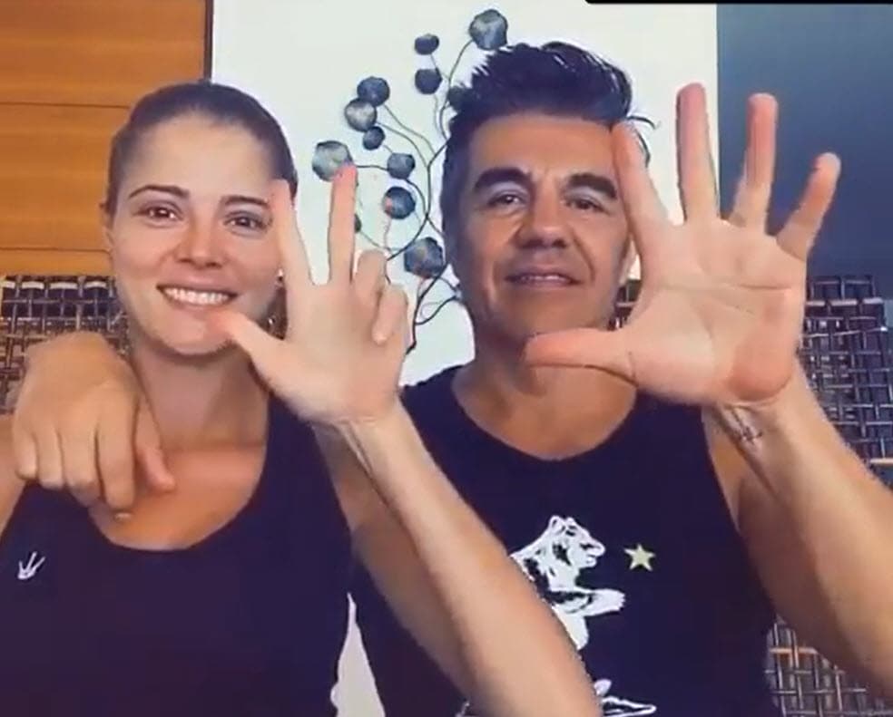 De acuerdo con la publicación de la modelo, ella tiene 18 semanas de embarazo.
<br>