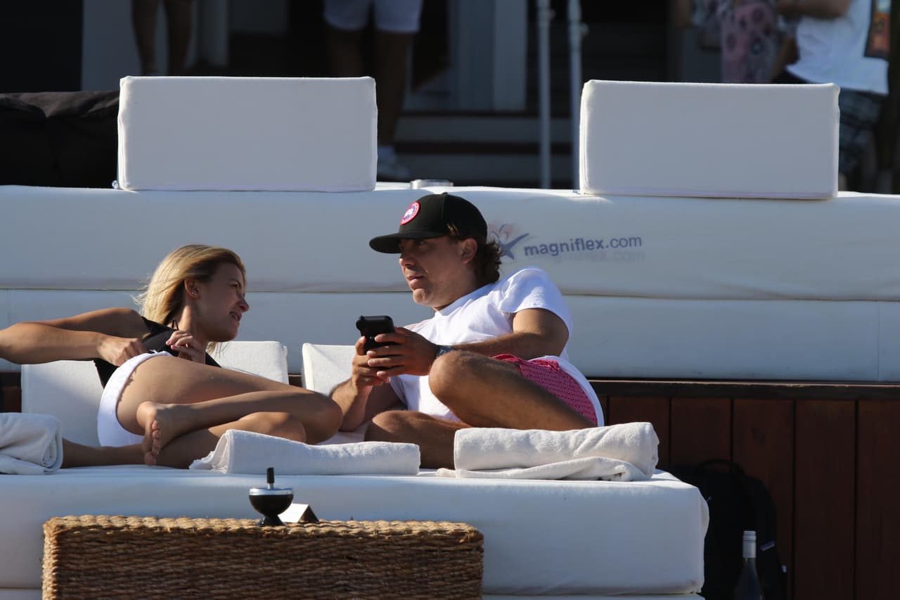 Cuando el cantante fue cuestionado por dicho portal respecto a si volvería a casarse, Castro respondió: "¡Tengo qué! No tengo ninguna vergüenza de los divorcios, no hay por qué tener vergüenza de divorciarse. Al contrario, siempre hay que casarse [...]".