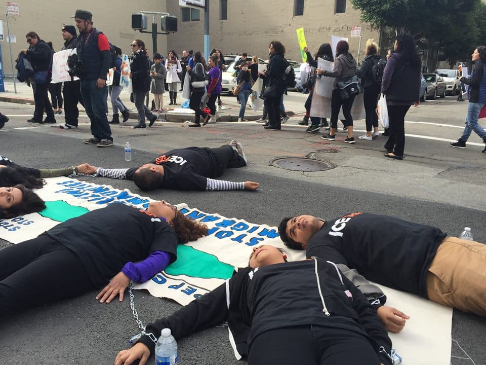 Decenas de personas protestaron en contra de las redadas contra inmigrantes en SF