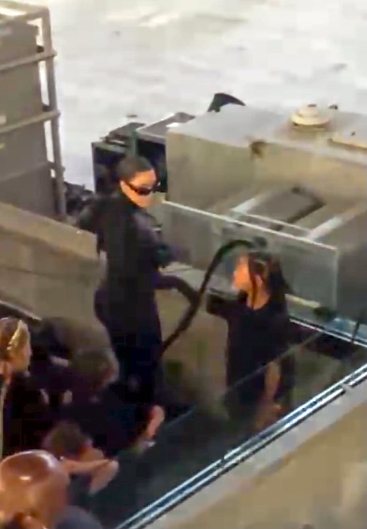 Pero el pasado viernes 6 de agosto, una fuente de la revista People dijo que Kim Kardashian 
<b><a href="https://www.univision.com/famosos/kim-kardashian-construye-mini-ciudad-para-sus-hijos-fotos" target="_blank">continúa dando prioridad a sus hijos</a></b> y su relación de crianza compartida con West.
<br>