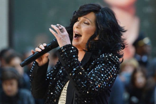 3. Cher; 1,122,522 dólares; 89.85 dólares.