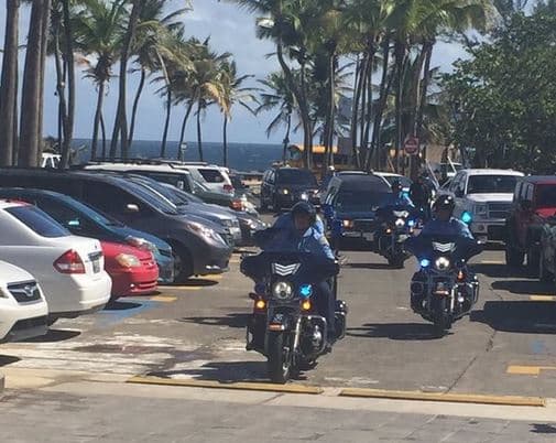 Los restos del representante Carlos Vargas Ferre, fallecido en un accidente automovilístico, llegaron al Capitolio y fueron recibidos por el gobernador Alejandro García Padilla, legisladores, alcaldes y seres queridos.