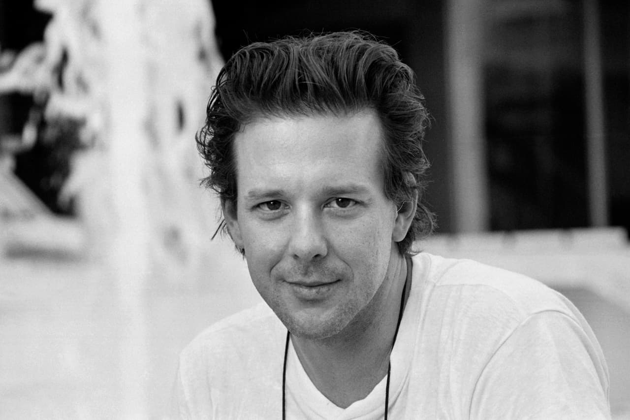 <b>#15 Mickey Rourke</b>
<br>En los ochenta, el actor y boxeador estadounidense cautivaba a muchos con su atractivo. Desafortunadamente, su carrera en el ring tuvo estragos en su rostro.