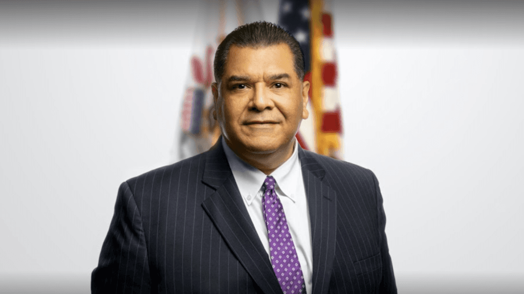 “Hoy, inesperadamente, perdimos al centro de nuestra familia”, lamentan familiares del expolítico Martín Sandoval muerto por complicaciones del coronavirus.