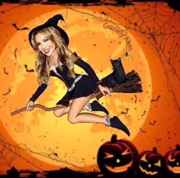 A Thalía esto no le molesta, al contrario, ella es fanática de todas las tradiciones y no pierde momento para divertirse.