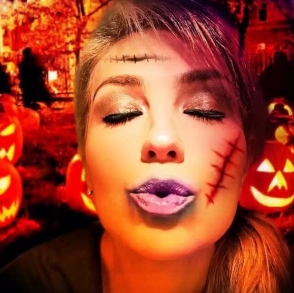 Pero, lleva años viviendo en Estados Unidos, de hecho ella se convirtió en ciudadana americana, así que le toca celebrar también el Halloween con sus hijos.