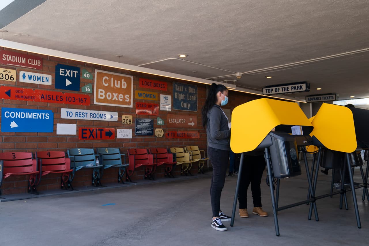 Por los últimos ocho meses, la pandemia del coronavirus ha obligado a establecer nuevas reglas para eventos públicos y una de ellas es limitar la cantidad de personas concentradas en espacios cerrados.