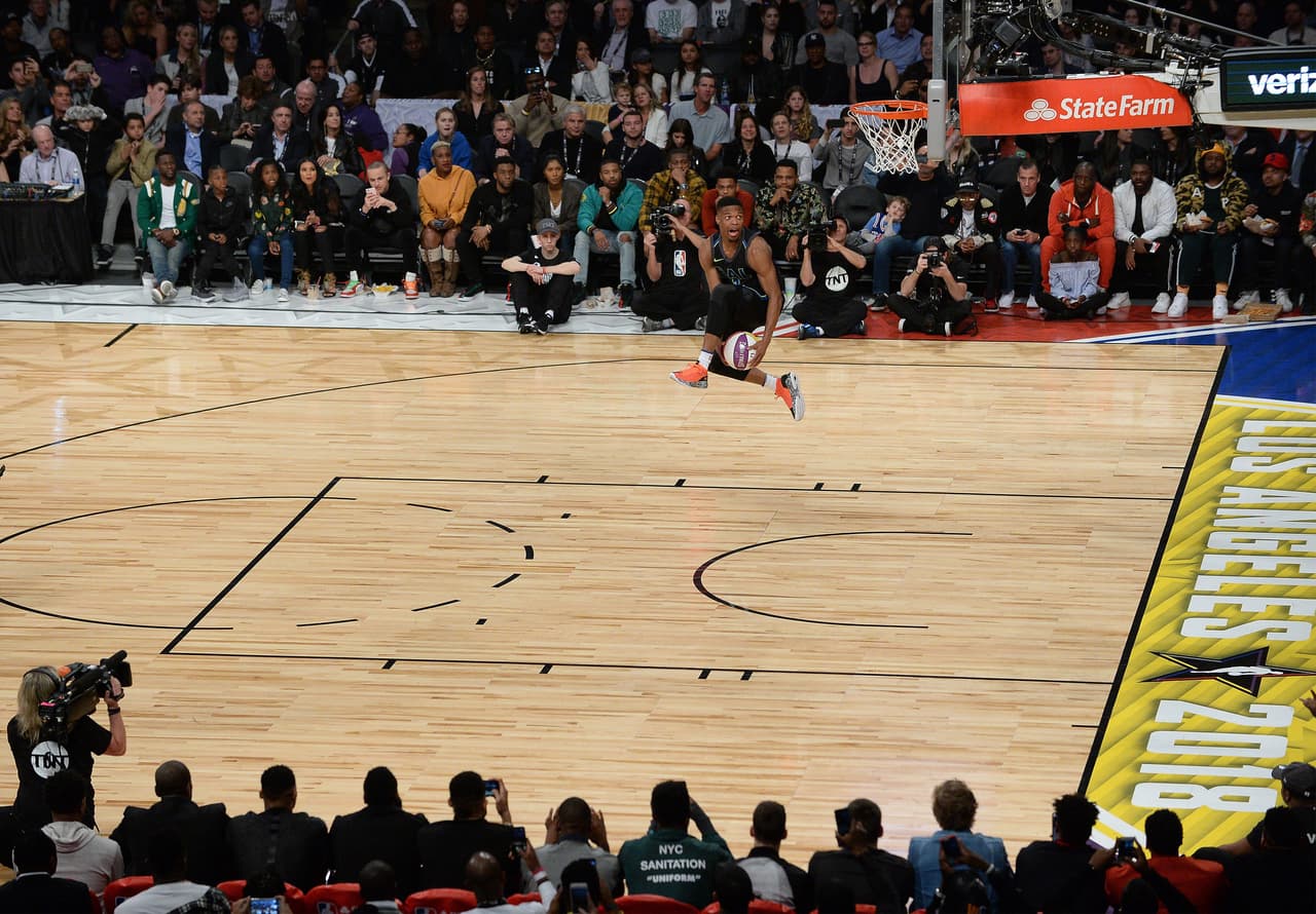 Donovan Mitchell, jugador del Utah Jazz, se convirtió en campeón del concurso de clavadas al vencer a Nance Jr. por 98-96. Te presentamos las mejores ejecuciones de la noche.