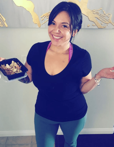 "He notado que los días en los que decido pararme de la cama cuando aún me siento cansada o el no comerme esas papas fritas cuando nadie me ve, son los días en los que me siento más feliz y fuerte [...]", escribió la también cantante en sus redes sociales al publicar esta imagen.