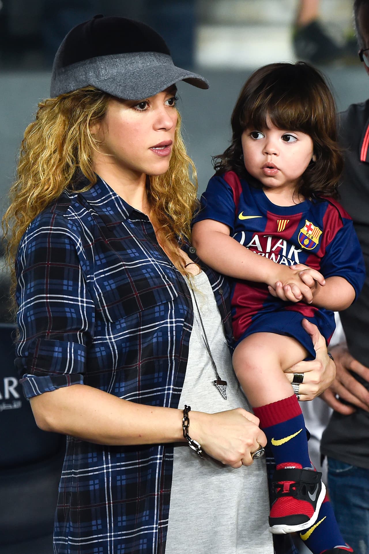 <b>Shakira</b> vivió un segundo embarazo llena de amor. Aquí la vemos luciendo su pancita y con Milan en brazos.