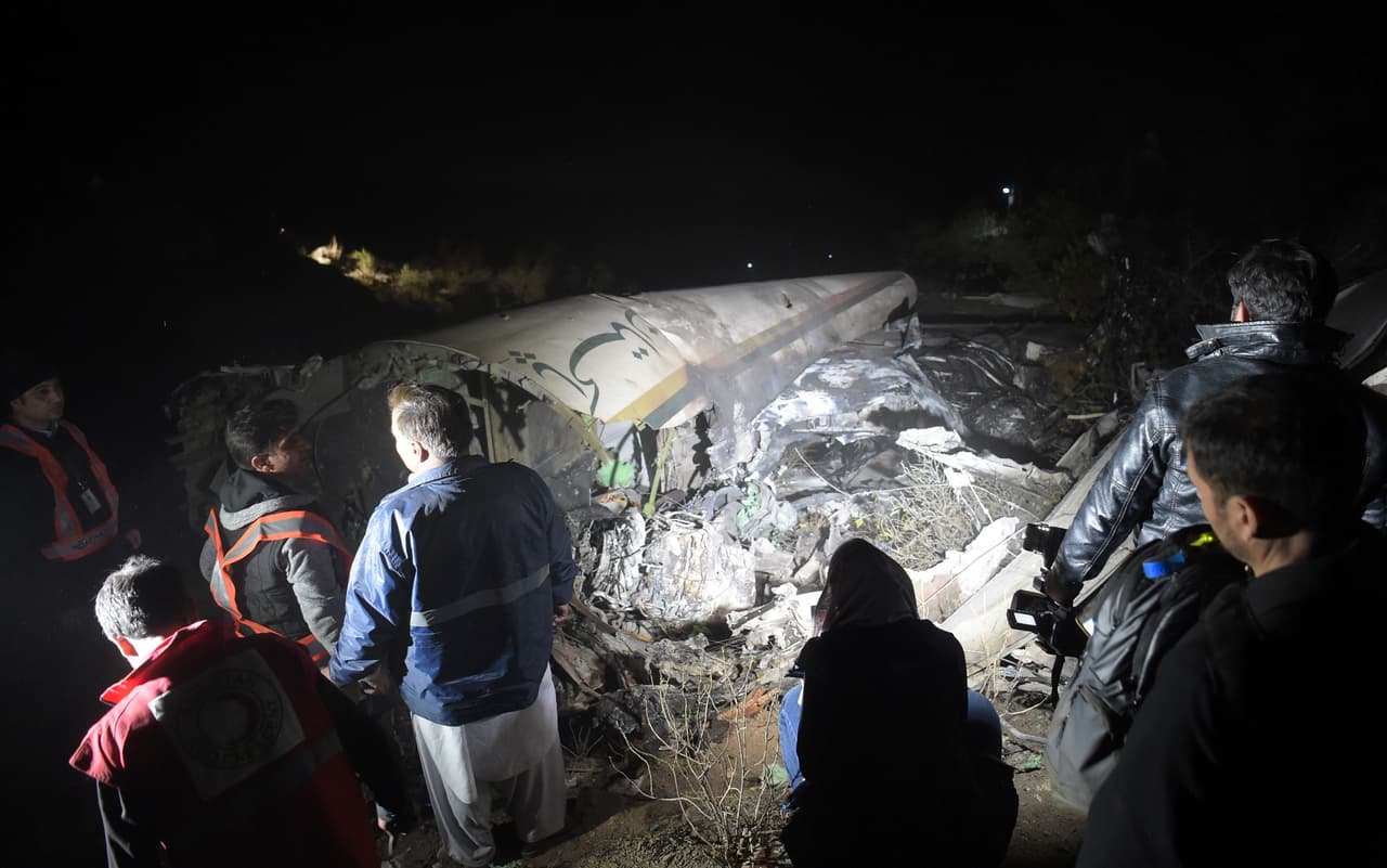 Poco después se confirmaba que el avión se había estrellado y ninguna de las cerca de 50 personas que viajaban a bordo había sobrevivido.