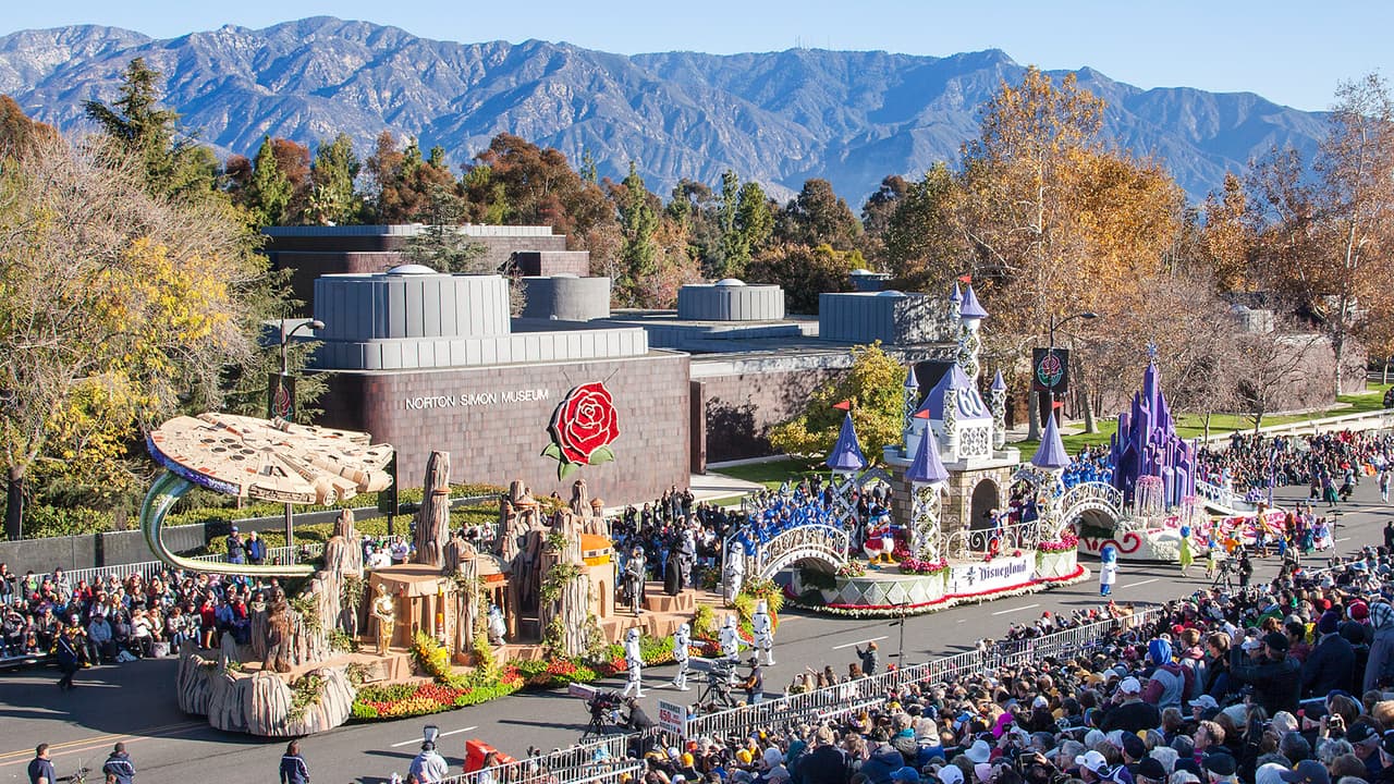 Desfile de las Rosas dio paso a marcha de Sanders contra redadas