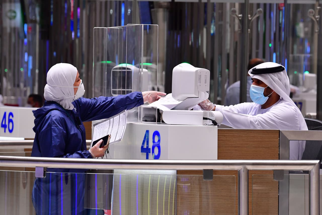 <b>Puesto 4: Aeropuerto Internacional de Dubai.</b> 86.4 millones de pasajeros usaron esta terminal en 2019, pero en 2020 el tráfico cayó un 56.4% en el primer semestre. “La recuperación de los viajes aéreos es crucial en la recuperación económica mundial más amplia” dijo Oliveira en un 
<a href="https://aci.aero/news/2020/08/31/aci-analysis-shows-vanishing-traffic-collapsing-revenues-and-rising-risk/"><u>comunicado de la ACI</u></a>.