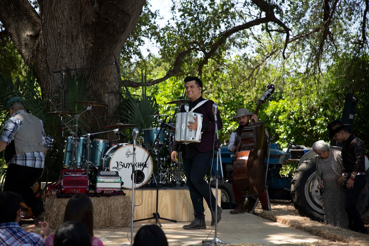 En 2018, debido a su cumpleaños 80, el grupo grabó con ella el disco 
<b><a href="https://www.youtube.com/watch?v=ZTjReNHjUYw" target="_blank">'Las canciones de la abuela'.</a></b>