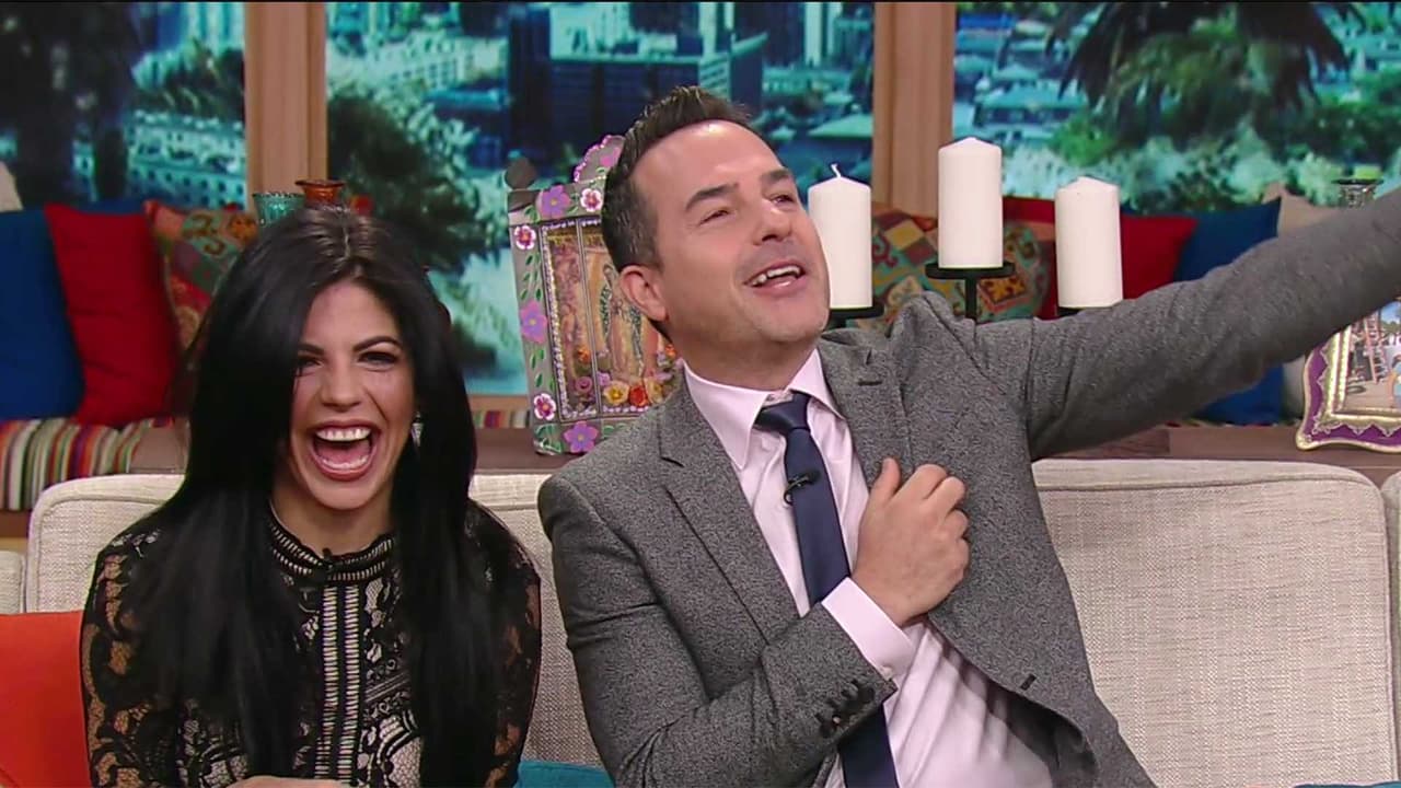 Al igual que su personaje en esta serie, África resultó ser una ladrona (pero de corazones). Carlos Calderón no dejó de decirle piropos y dedicarle bellas frases.