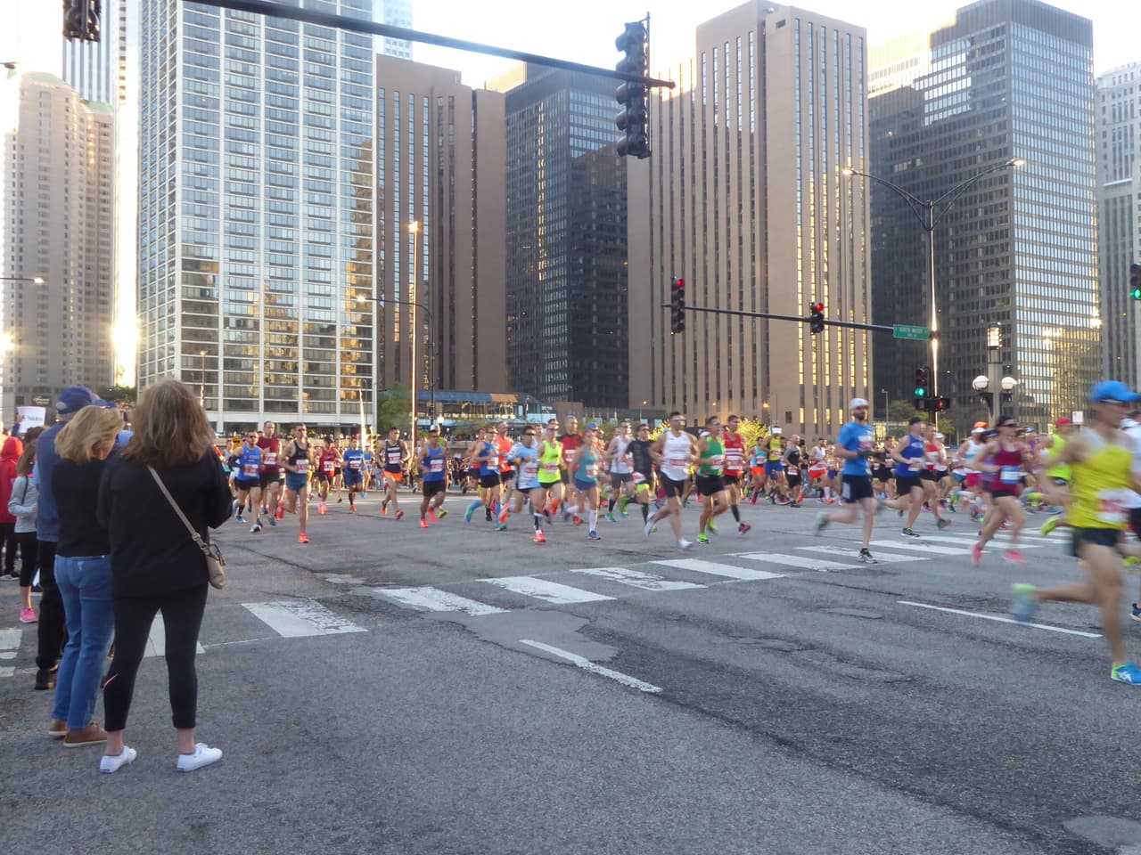 Las actividades empezaron desde las 5:30 am y terminan cerca de las 4:30 de la tarde. La primera ola de corredores empezó la carrera a las 7:30 am.
