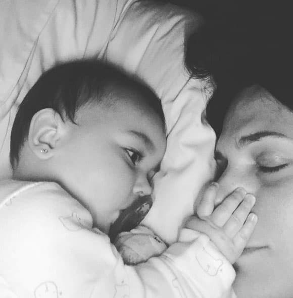 Una imagen muy tierna a la hora de la siesta.