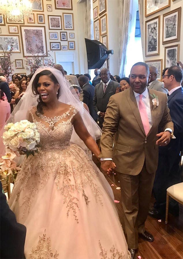 En abril de 2017, Omarosa se había casado con John Allen Newman, pastor principal de una iglesia bautista en Jacksonville, Florida. La ceremonia se celebró en el hotel internacional Trump en Washington. En agosto de 2018 hizo públicas 
<a href="https://www.univision.com/noticias/politica/nueva-grabacion-de-omarosa-manigault-ahora-es-una-conversacion-privada-con-trump-y-amenaza-con-filtrar-mas">dos grabaciones realizadas secretamente en la Casa Blanca:</a> cuando fue despedida por el jefe de gabinete, John Kelly y la reacción de Donald Trump.