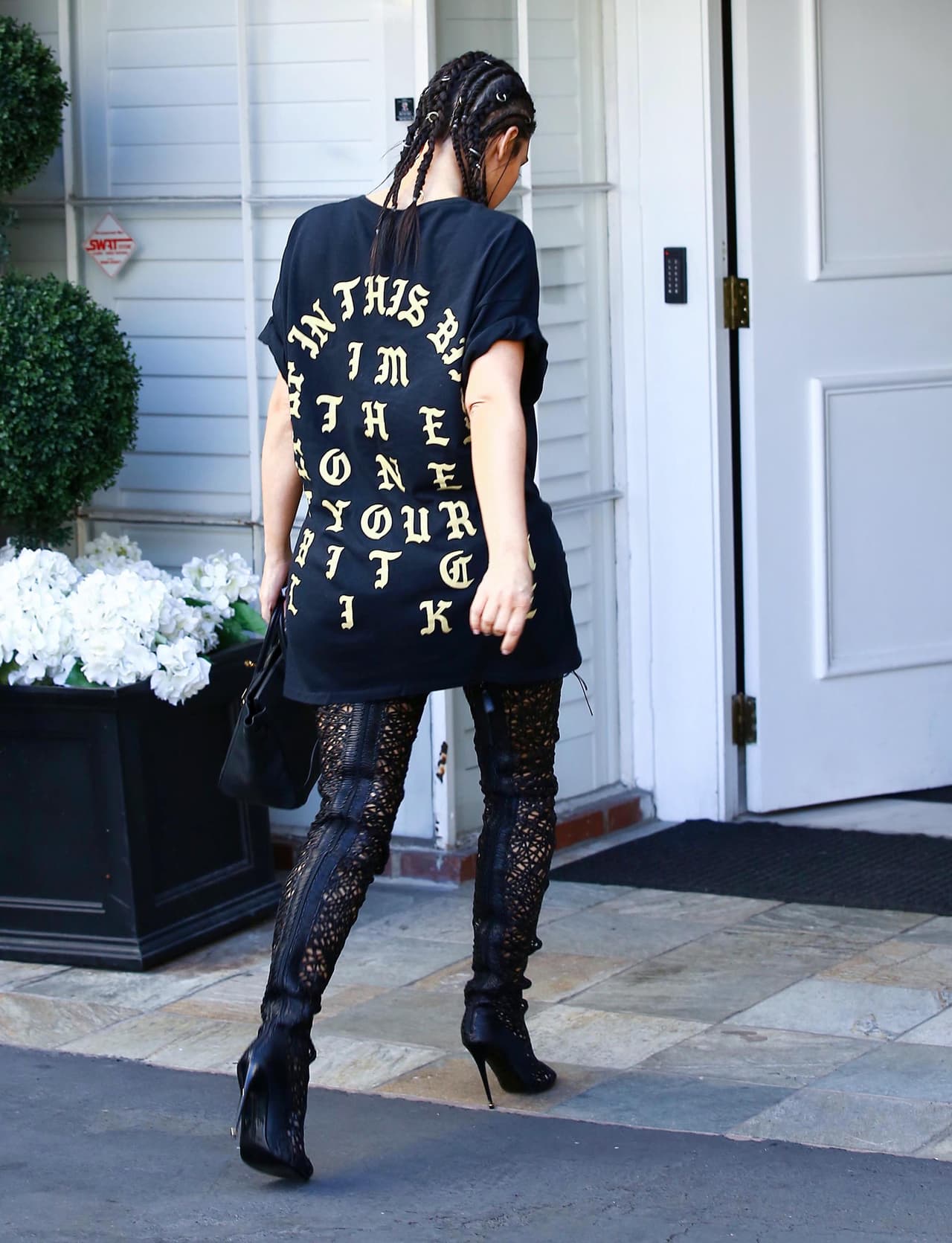 No busquen descifrar el mensaje de su camiseta.