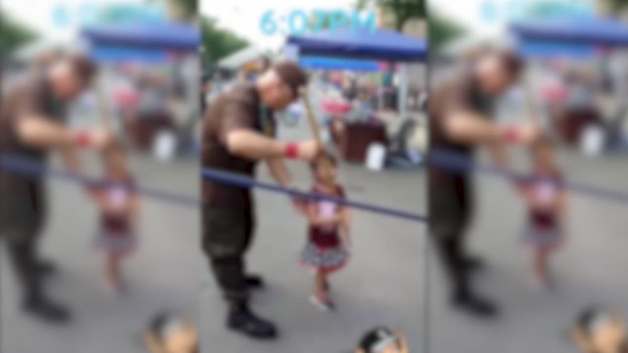 En video: Piñata de 'agente de ICE' causa controversia en evento comunitario en East Side 