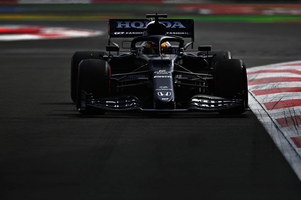 Con tiempo de 1:15.875 , el finlandés Valtteri Bottas se quedó con la pole position por delante de su compañero Lewis Hamilton y el neerlandés Max Verstappen de Red Bull Racing. El piloto mexicano Sergio Pérez se quedó con el mejor cuarto tiempo y no pudo conseguir la soñada primera pole position de su carrera.