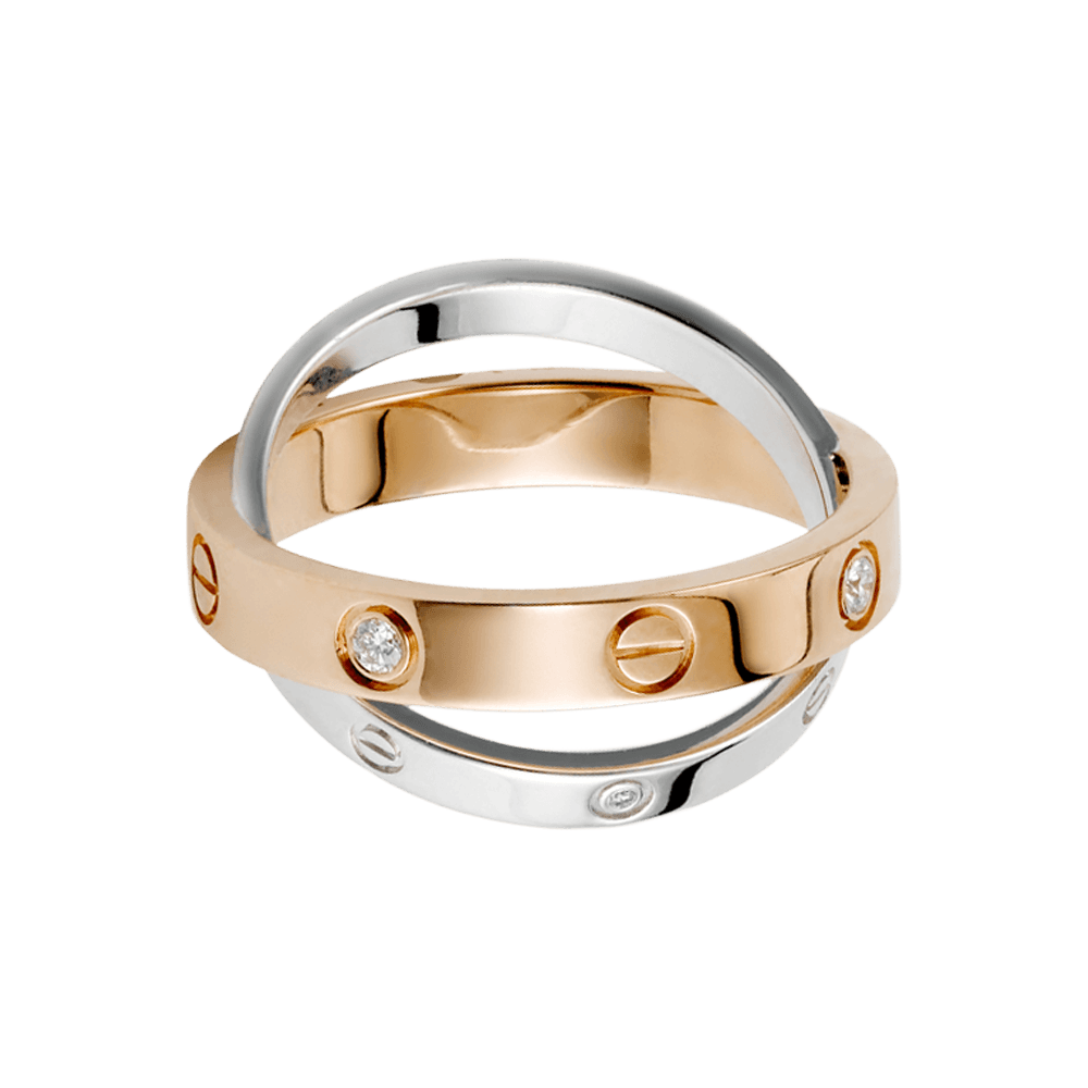 Joya legendaria. El anillo Love de Cartier es un manifiesto convertido en icono. Lleva todos los días contigo una joya emblemática que nació en Nueva York en los años 70s. Anillo Love de Cartier en oro rosa y blanco de 18 quilates engastado con diamantes: 3,485 USD.