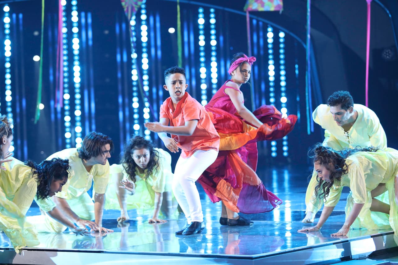 En su segundo baile, los niños danzaron al ritmo de 'Candela'.