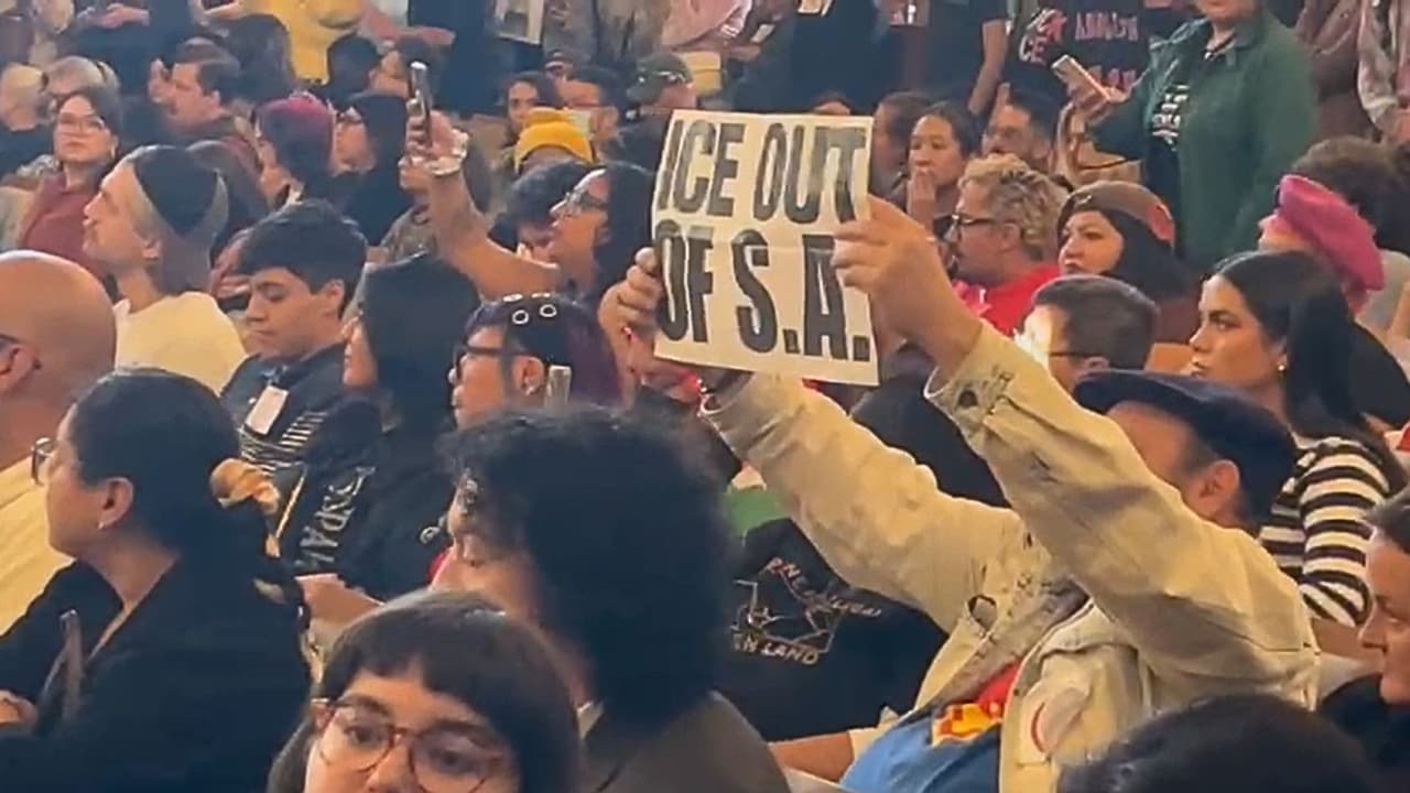 Sesión tensa y maratónica en Concilio de San Antonio; discuten sobre colaboración de policía local con ICE