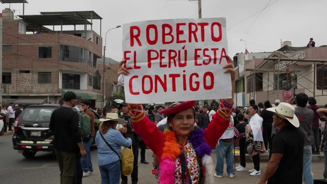 Keiko Fujimori y Roberto Sánchez protagonizan cerrado duelo electoral en Perú