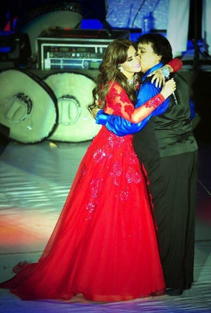 En este gran concierto también estuvo Lucía Méndez, quien entonó el tema 'Un alma en pena', el cual fue compuesto por 'Juan Ga' y fue el tema de la novela 'El extraño retorno de Diana Salazar' (1988).