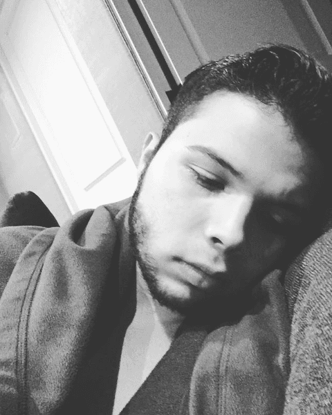 El cantante agregó en la entrevista que fue hace más de dos años que vivió dicha decepción y ya no tiene contacto con la mujer que la protagonizó.