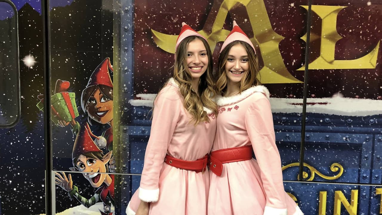 “Se invita a niños, niñas y sus familias a disfrutar la magia de la temporada festiva en el Tren Mesa Santa Express. Disfruten una simpática experiencia con historias de duendes y cascabeles”.