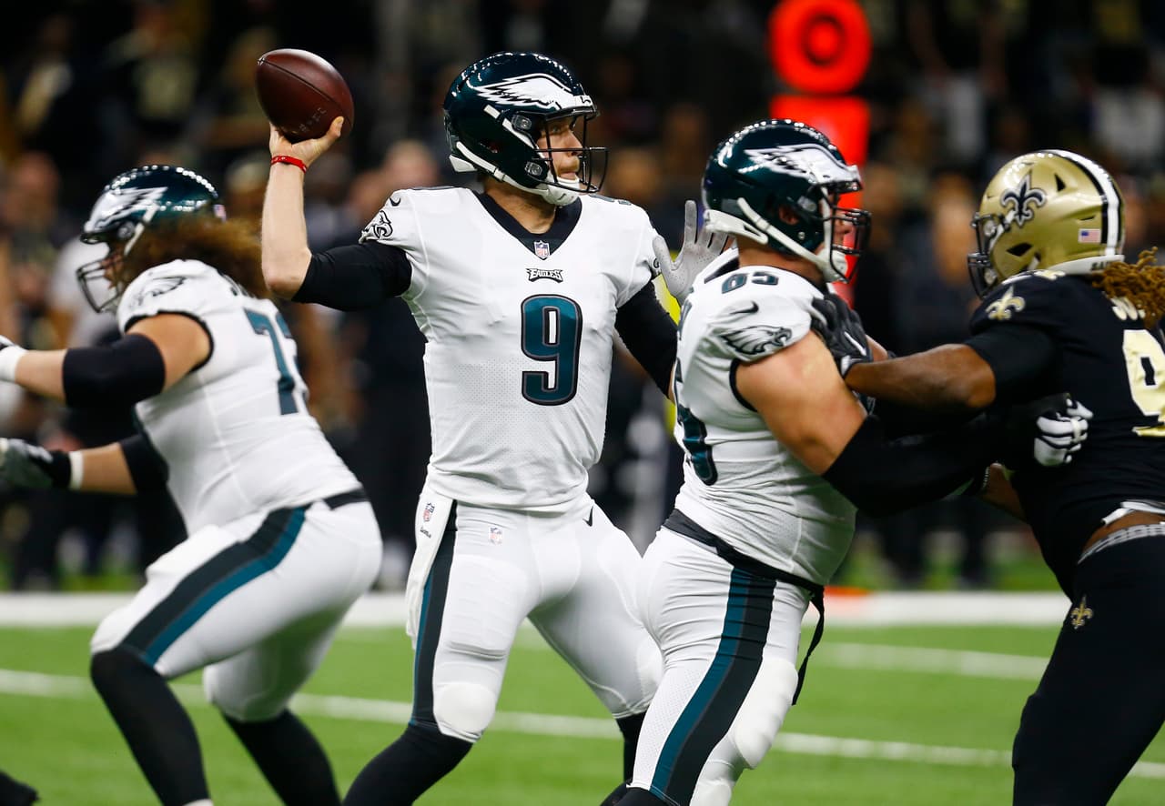 También, Foles se convirtió en el tercer jugador en la historia de la NFL en tener un pase, una carrera y una recepción de anotación en Postemporada durante su carrera.