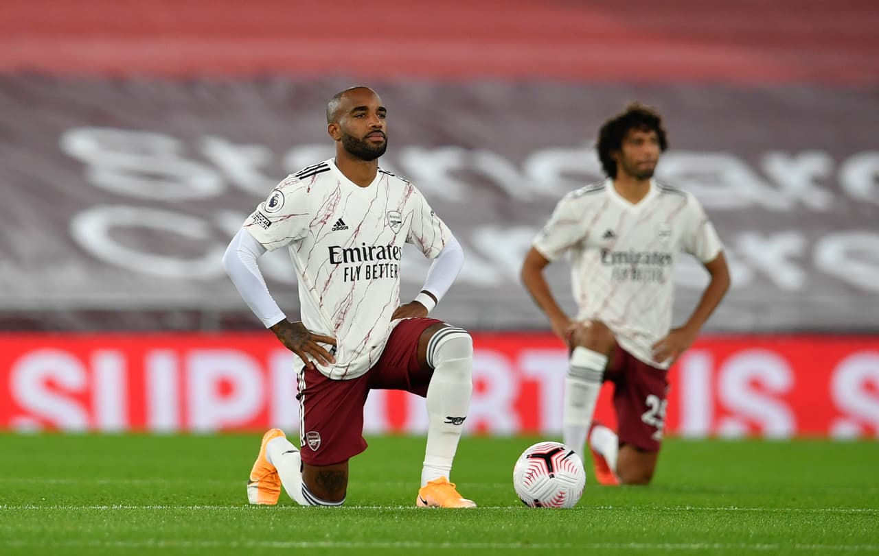 El Arsenal intenta dominar el balón, pero los locales hacen presión