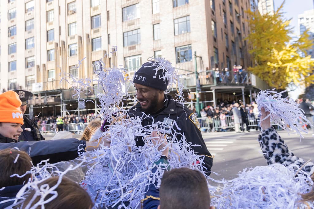 Agentes del Departamento de Policía de Nueva York se encargaron de la seguridad del evento y también se unieron a la celebración.