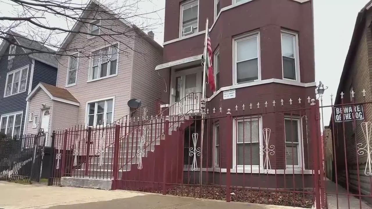 <b>Un problema de nunca acabar...</b>
<br>Apenas hace unos días, cerca del aniversario de la muerte de Melissa Ortega, un joven con necesidades especiales fue baleado por presunto pandilleros cuando esperaba el autobús afuera de su casa en Back of The Yards.