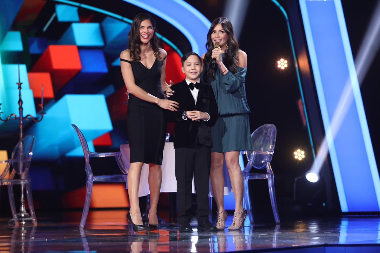 Giselle le dijo a Alejandra Espinoza lo orgullosa que estaba de ella.