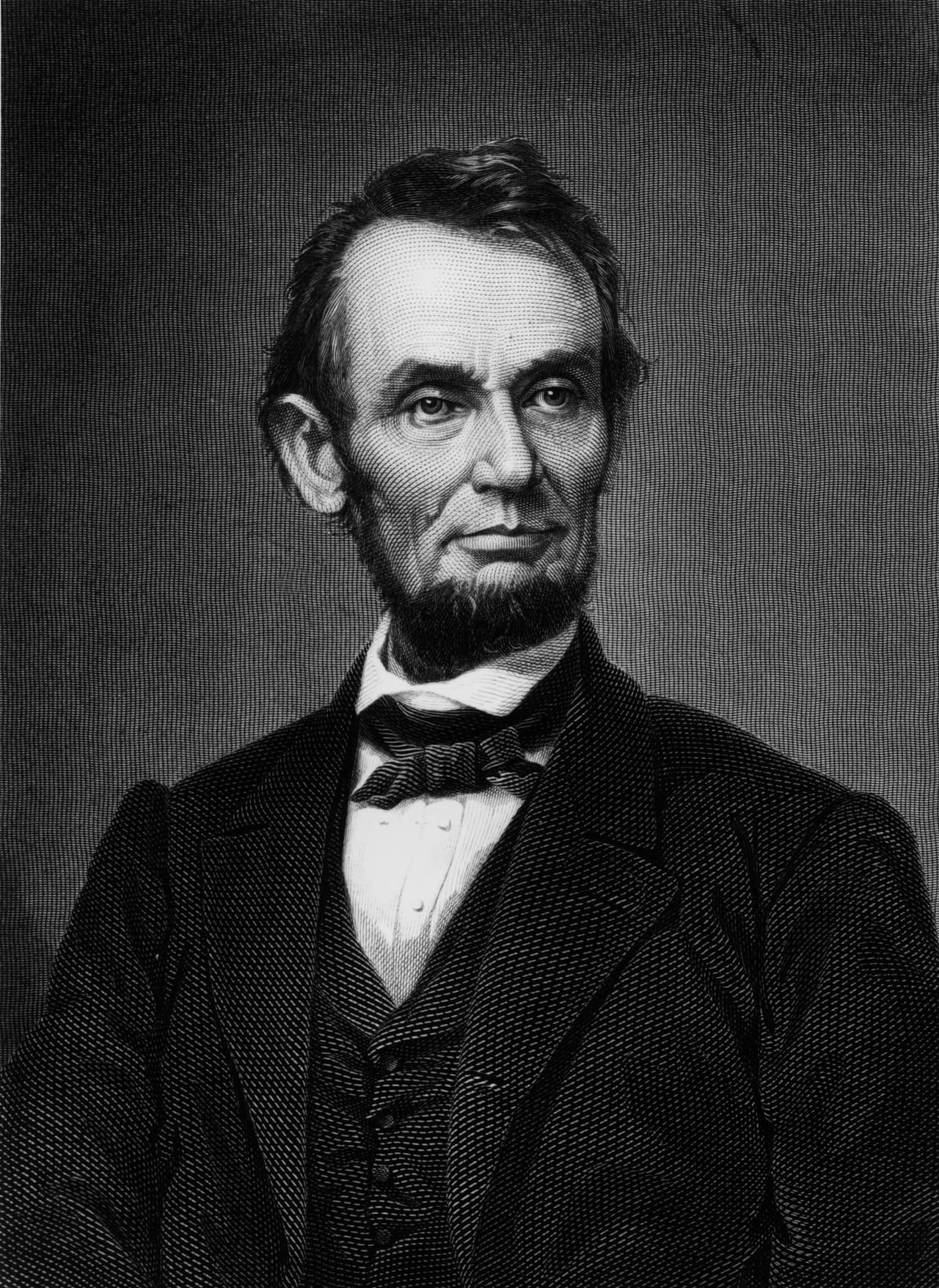 Linda Johnson, hija del presidente Lyndon Johnson, y quien ocupara la habitación del hijo de Lincoln durante la presidencia de su papá, aseguró haber visto allí al fantasma del pequeño hijo.