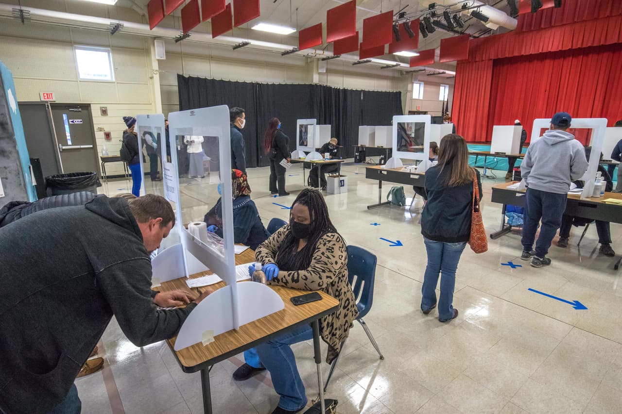 En Carolina del Norte, los condados podrían aceptar las boletas de 
<b>voto ausente hasta el 12 de noviembre</b>, siempre que se envíen por correo antes del 3 de noviembre, que es el día de las 
<a href="https://www.univision.com/local/miami-wltv/temas/elecciones-estados-unidos-2020">elecciones</a>.