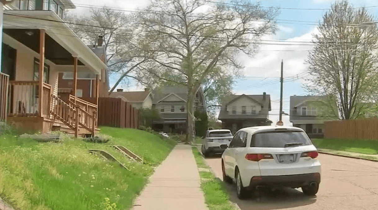 Una mujer descubre que su expareja vivía oculta en el ático de su casa
