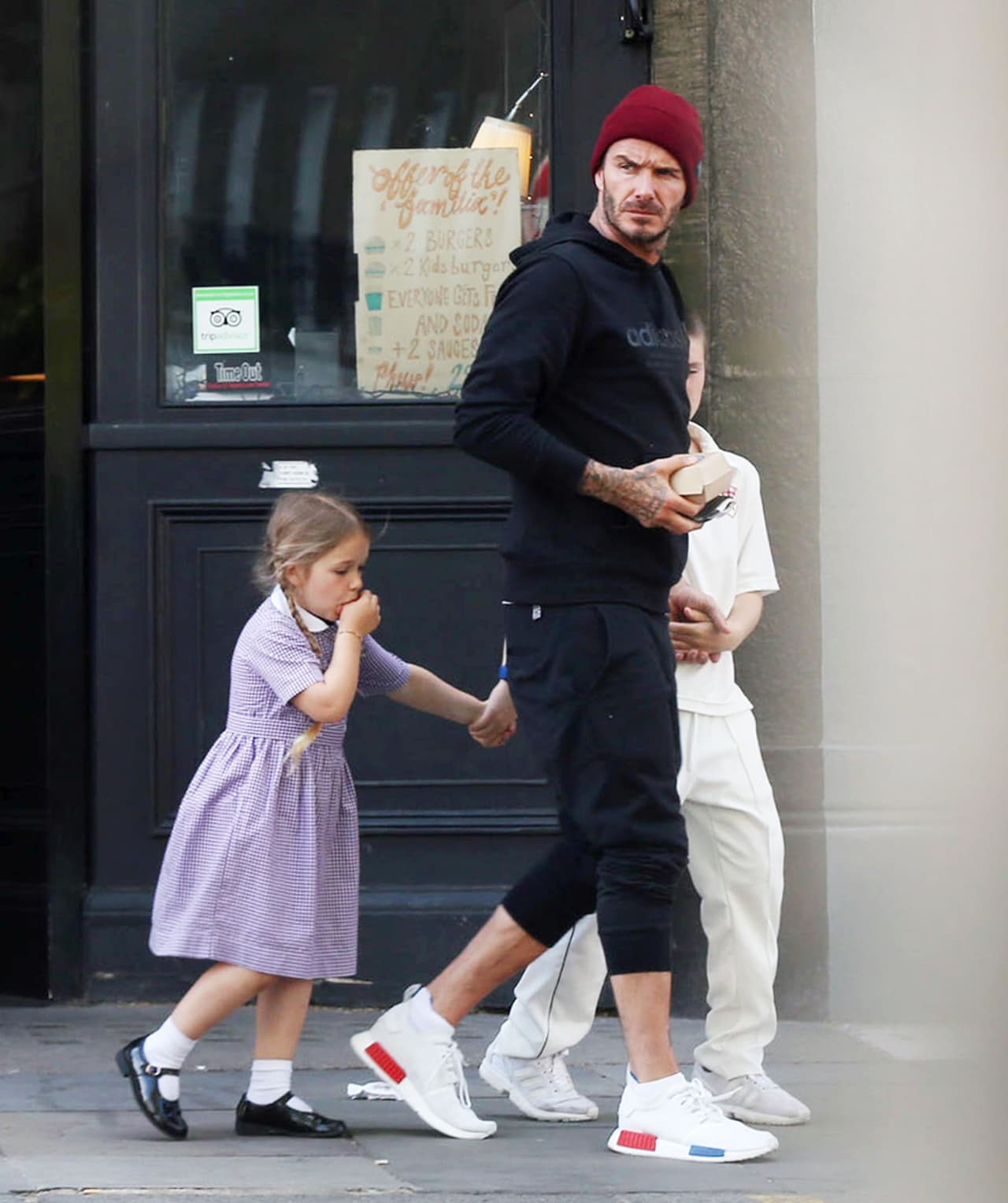 Menos cuando sale con la pequeña Harper.