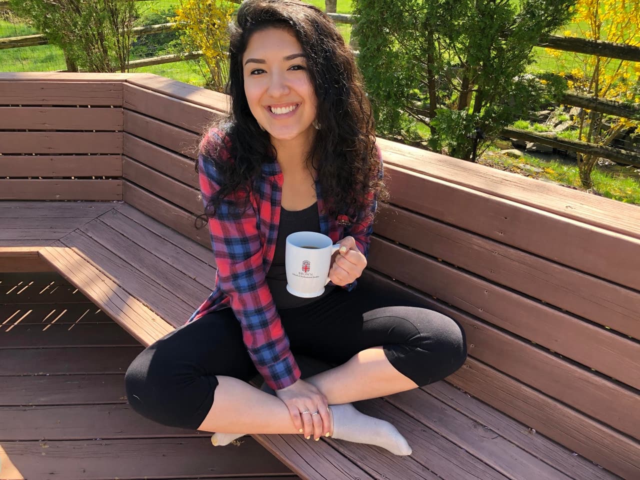 El joven fot贸grafo vio a
<b>Tori</b> desde su balc贸n, mientras ella bailaba sola en la azotea de su edificio.