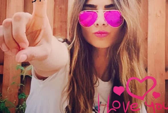 Alejandra Espinoza será una de nuestras conductoras oficiales de Premios Juventud y desde ya nos preparamos para recibirla.