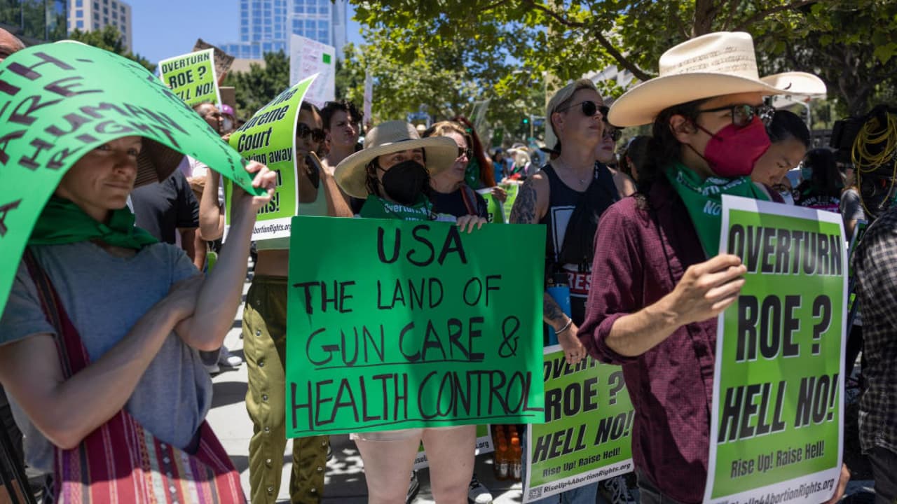 Ahora los estados pueden decidir las medidas que toman para proteger o criminalizar los abortos que se realizan en su jurisdicción.