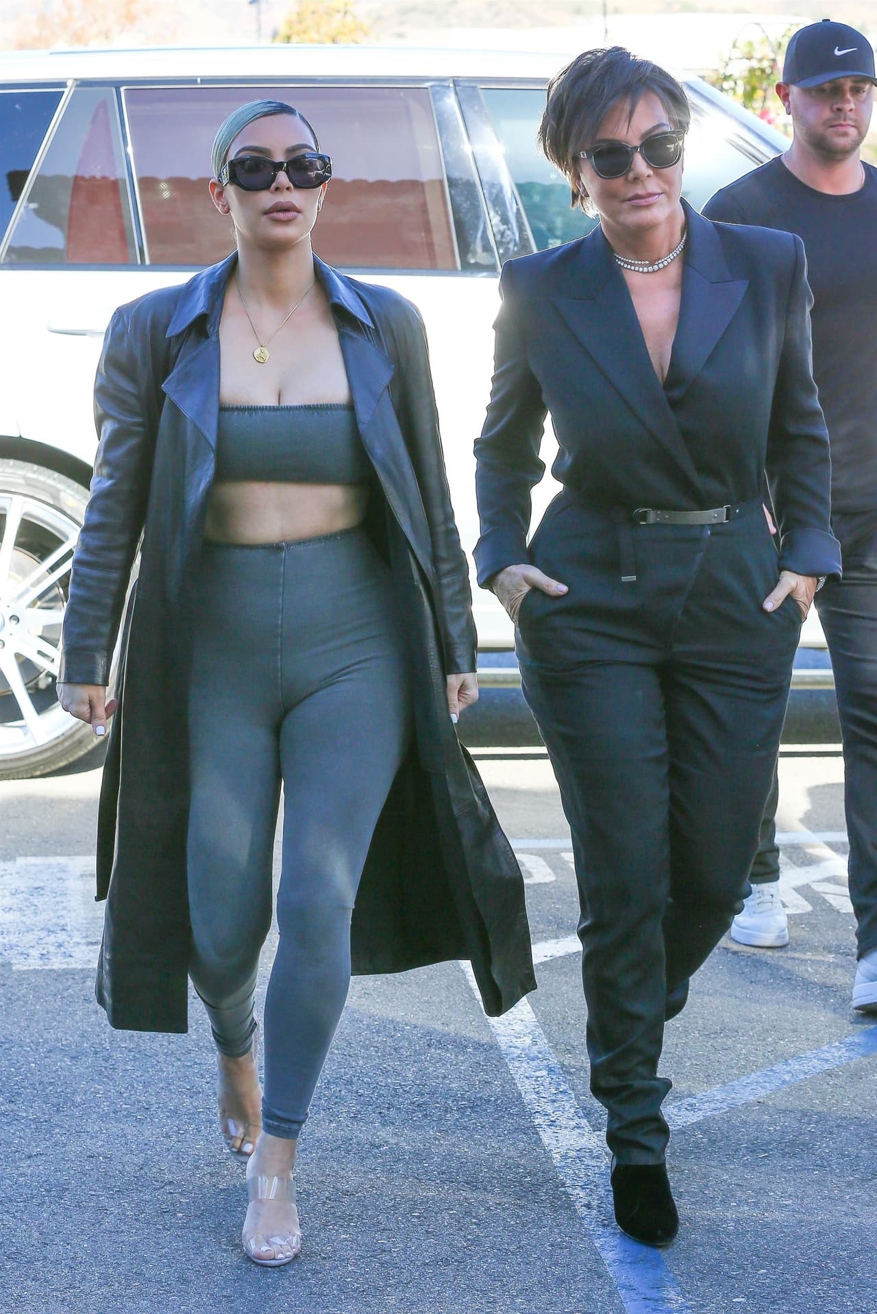 Kim Kardashian y Kris Jenner almorzaron este jueves con Scott Disick, quien es el padre de los tres hijos que tiene Kourtney Kardashian, la hermana mayor del poderoso clan.
<br>