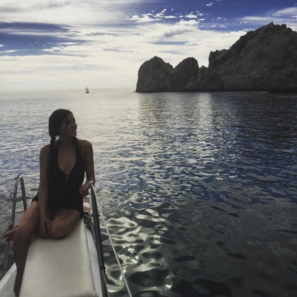 Paulina disfrutó el atardecer en el mar.